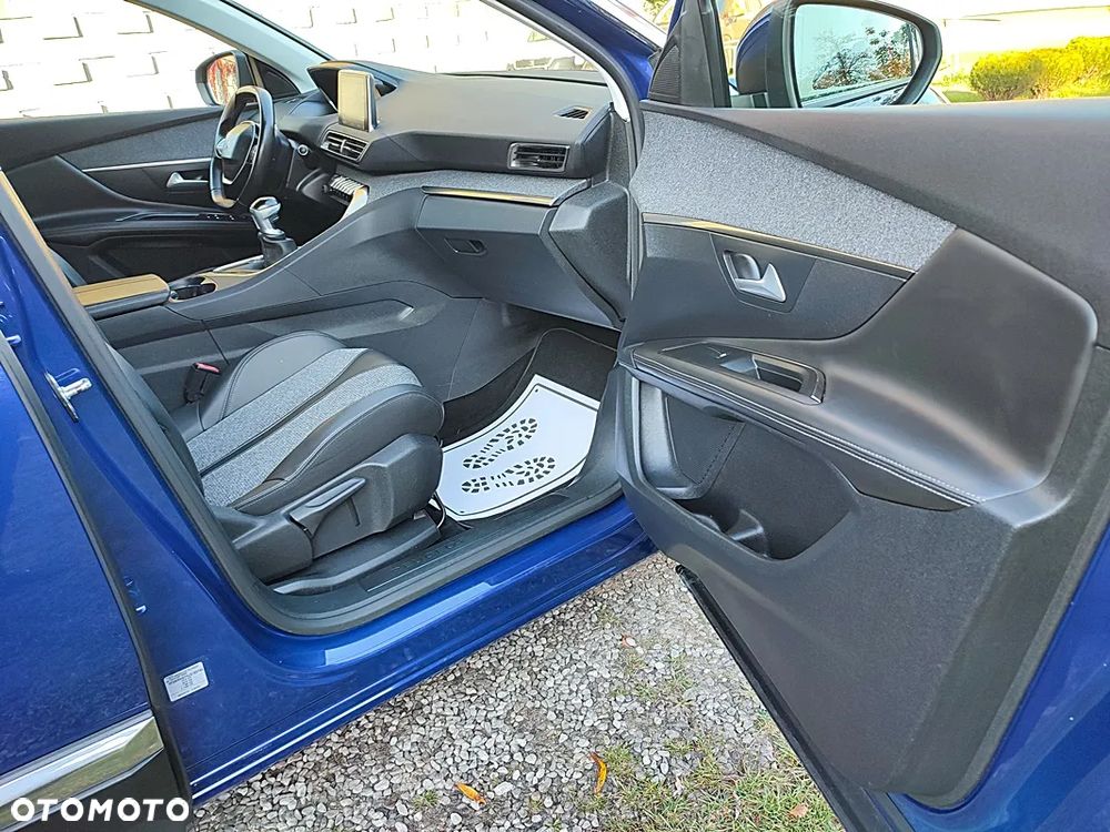 Peugeot 3008 PureTech 130 Stop & Start GPF Allure Business-Paket - 24