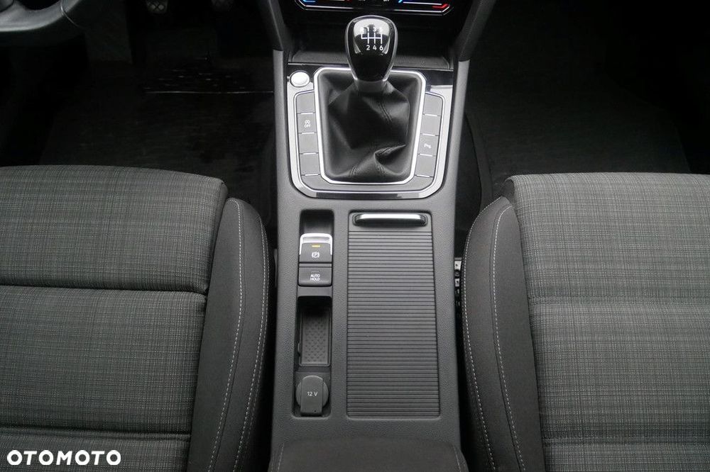 Volkswagen Passat 1.5 TSI EVO Business - 11