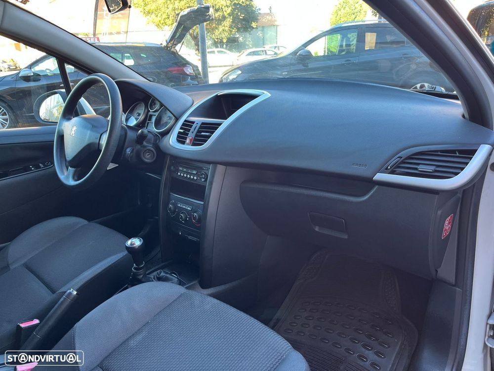 Peugeot 207 1.4 16V Active - 14