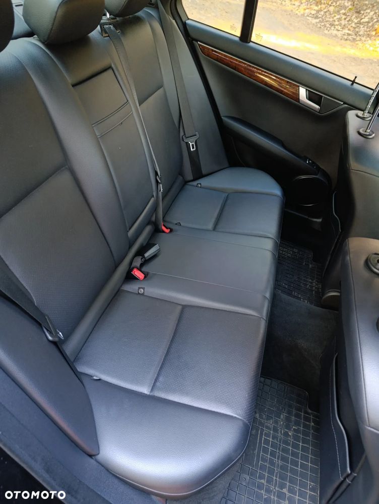 Mercedes-Benz Klasa C 350 Elegance 4-Matic - 19