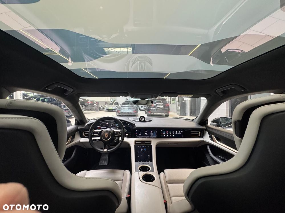 Porsche Taycan 105kWh Performance Plus - 26
