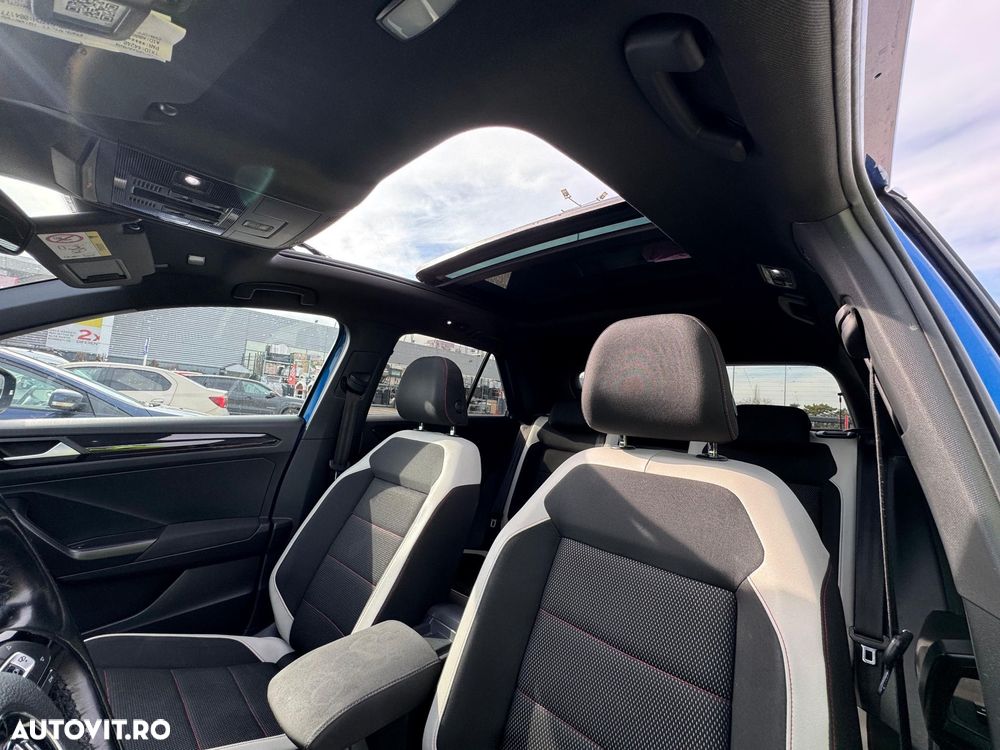 Volkswagen T-Roc - 5