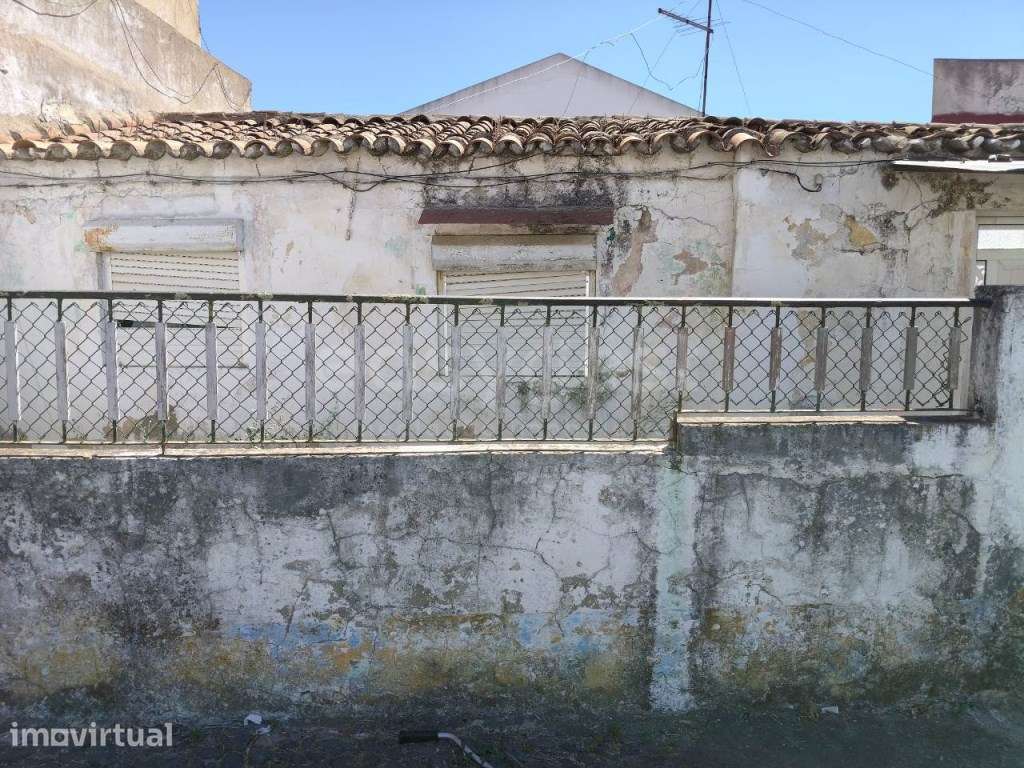 Moradia para recuperar em Ferreira do Alentejo, inserida numa zona ... - Grande imagem: 3/14
