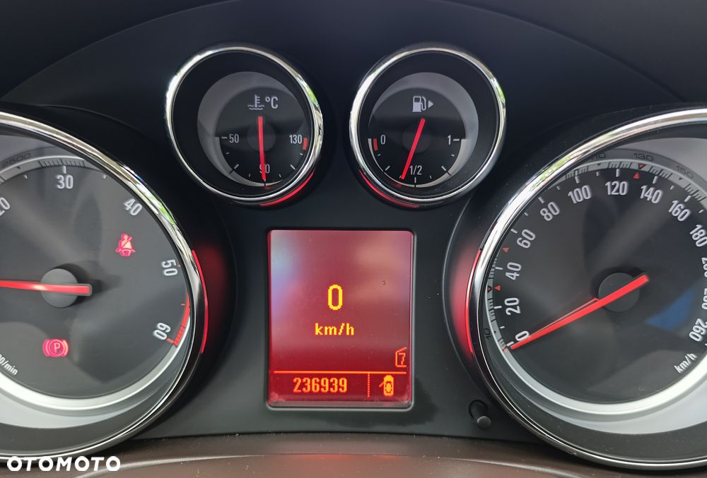 Opel Insignia - 18