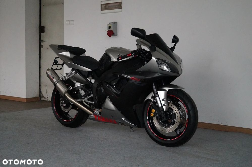 Yamaha R1 - 1