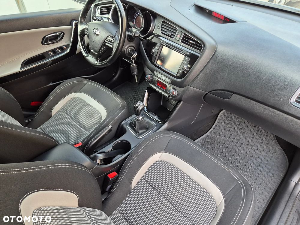 Kia Ceed 1.6 CRDi 128 Platinum Edition - 16