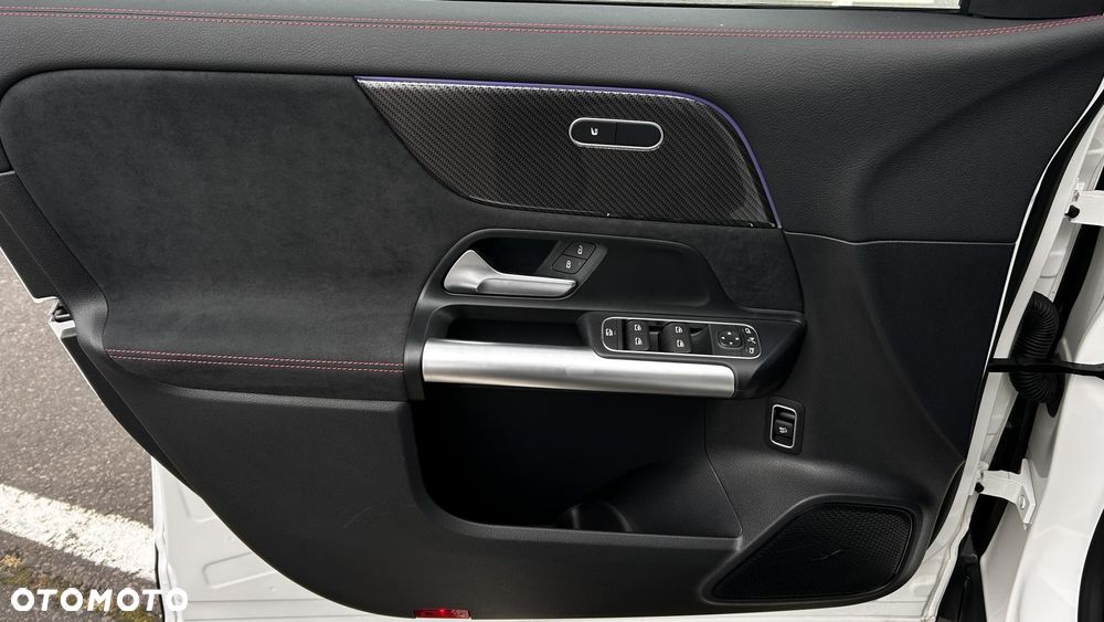 Mercedes-Benz GLA 200 AMG Line - 13