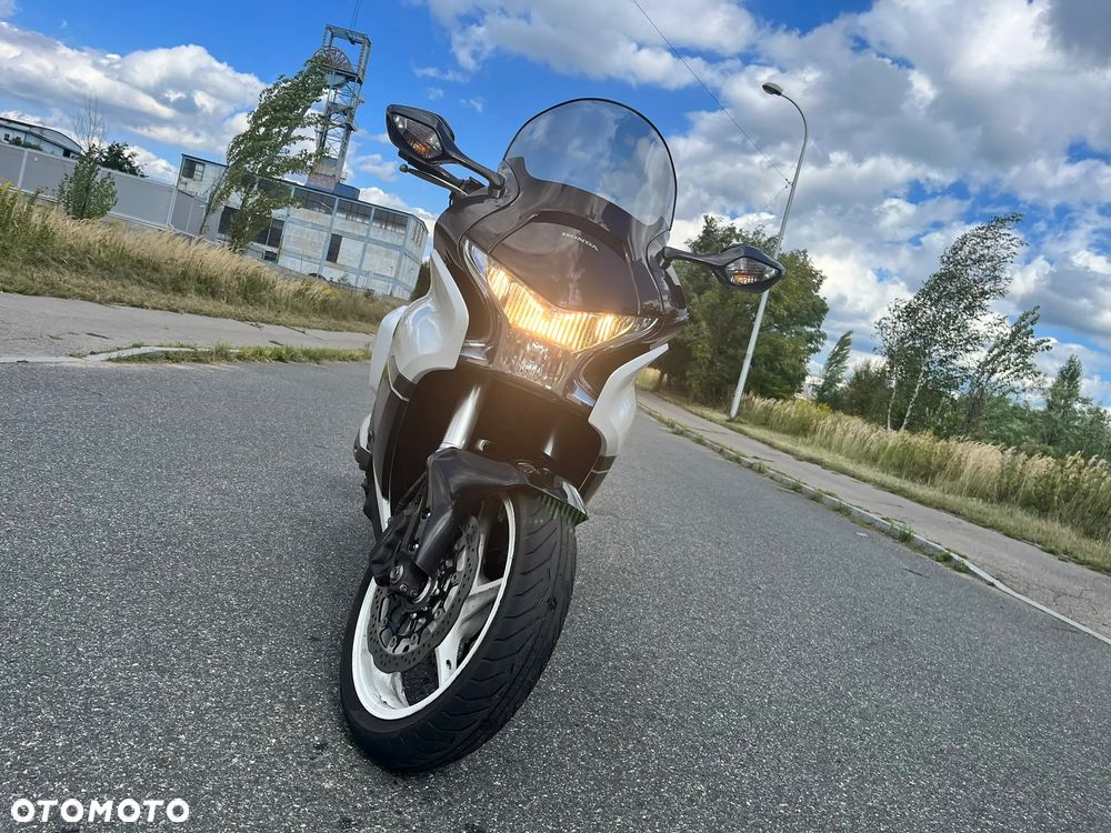Honda VFR - 3