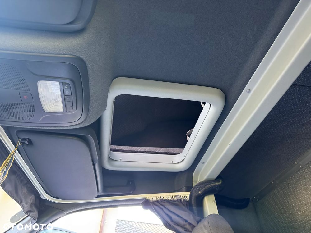 Mercedes-Benz Sprinter - 11