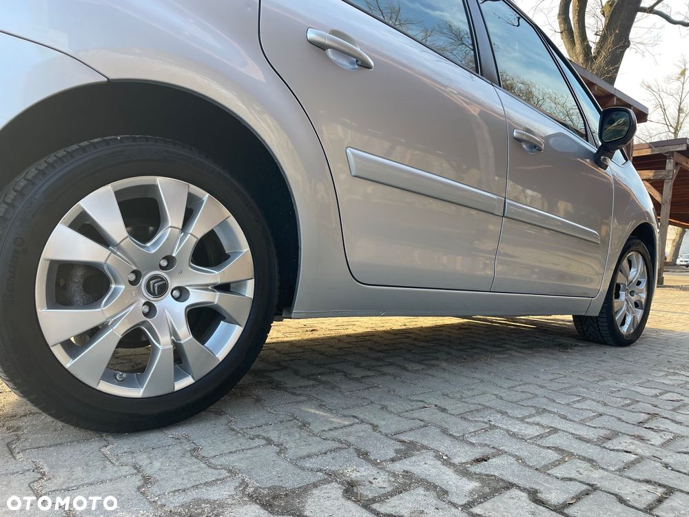 Citroën C4 Grand Picasso 1.8 16V Confort - 6