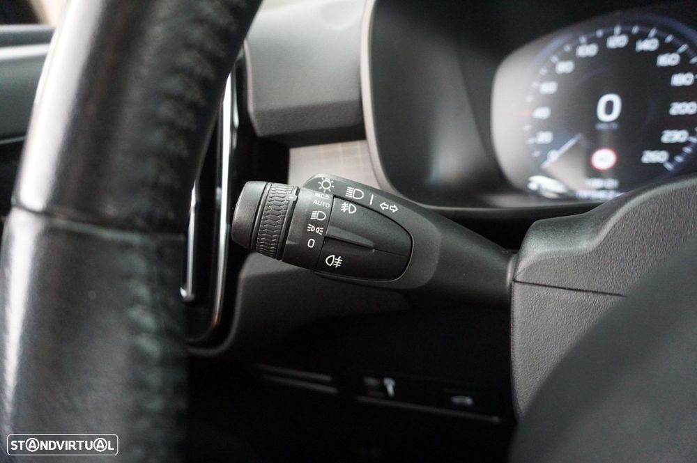 Volvo XC 40 T2 Momentum Pro - 16