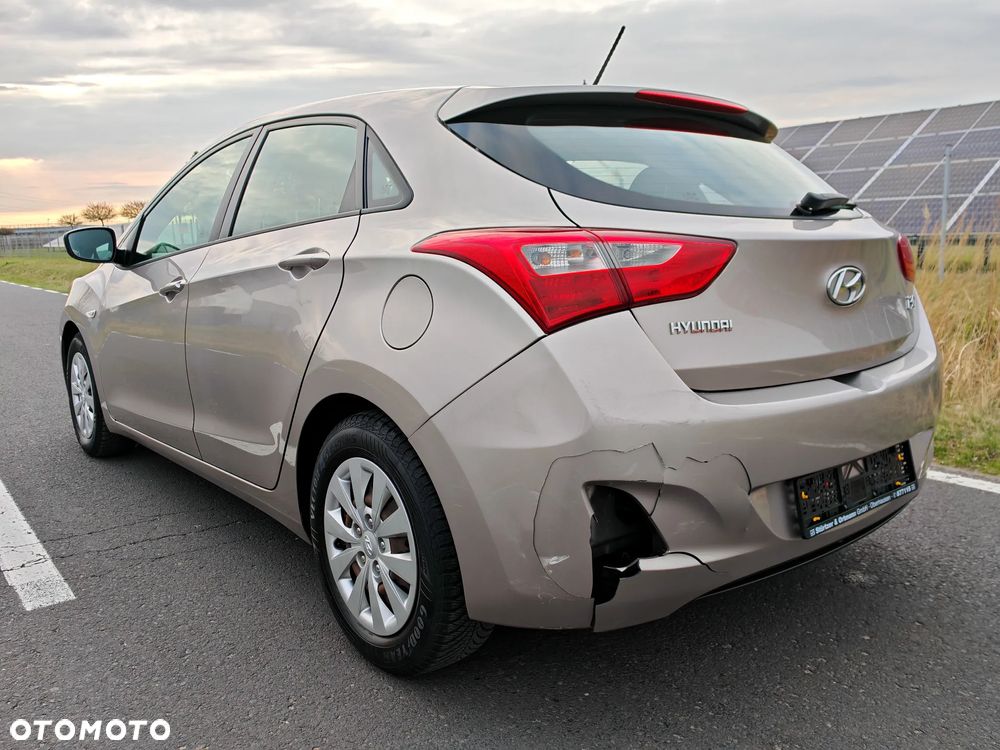 Hyundai i30 1.4 Trend - 17