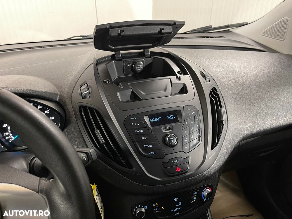 Ford Transit Courier - 13