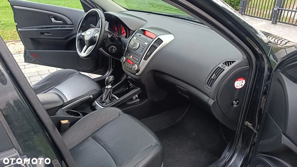 Kia Ceed - 14