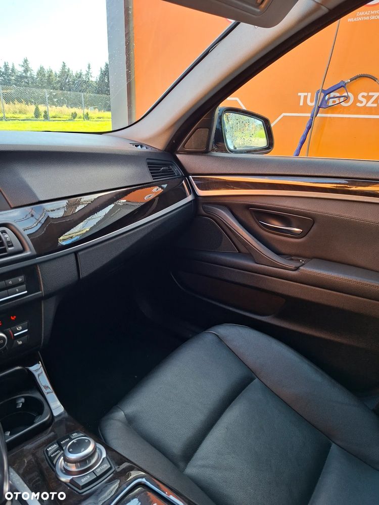 BMW Seria 5 535i Sport-Aut Luxury Line - 13