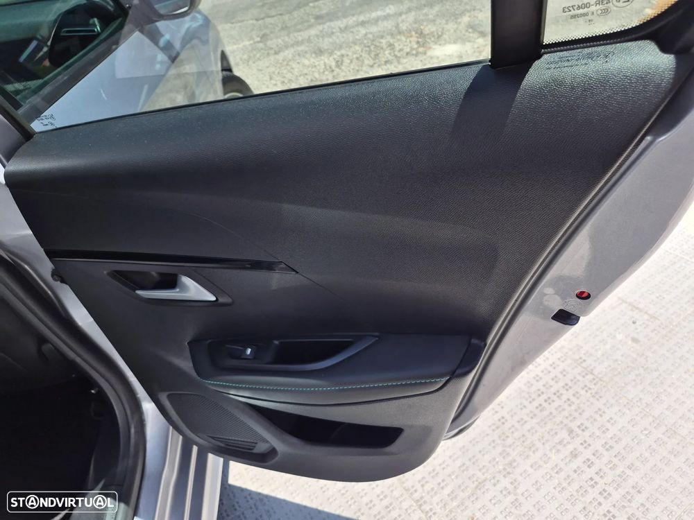 Peugeot 208 1.2 PureTech Allure - 22