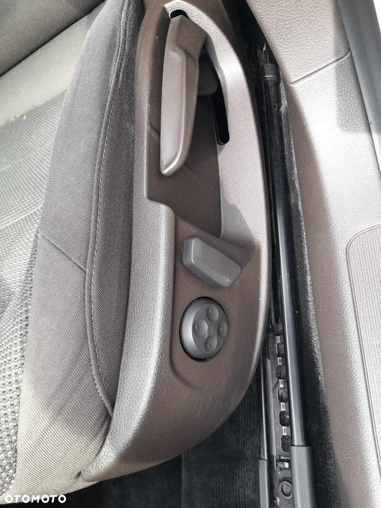 Volkswagen Passat 1.6 TDI BlueMotion Technology R-Line - 28