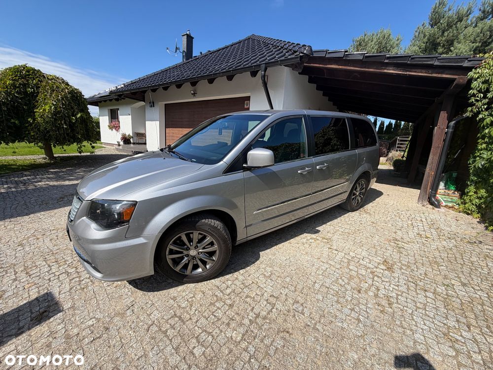 Chrysler Town & Country - 1