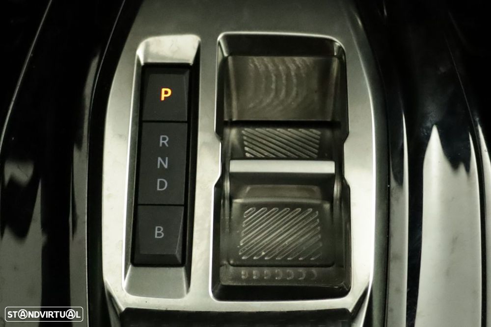 Peugeot e-2008 50 kWh GT - 14