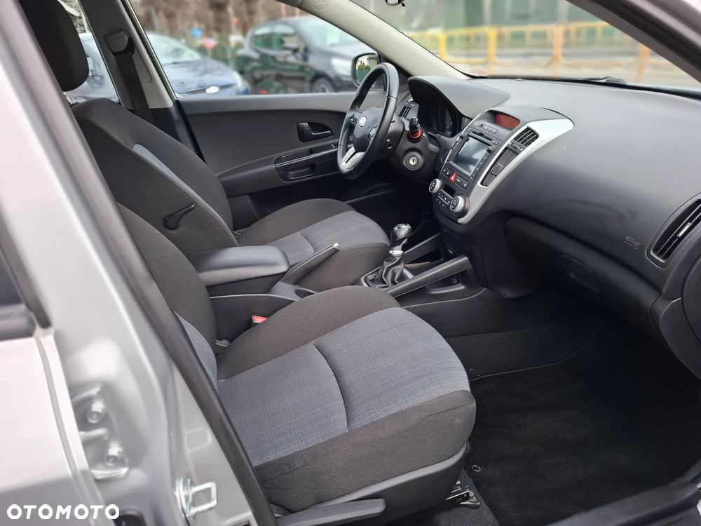 Kia Ceed 1.4 CVVT Dream-Team Edition - 26