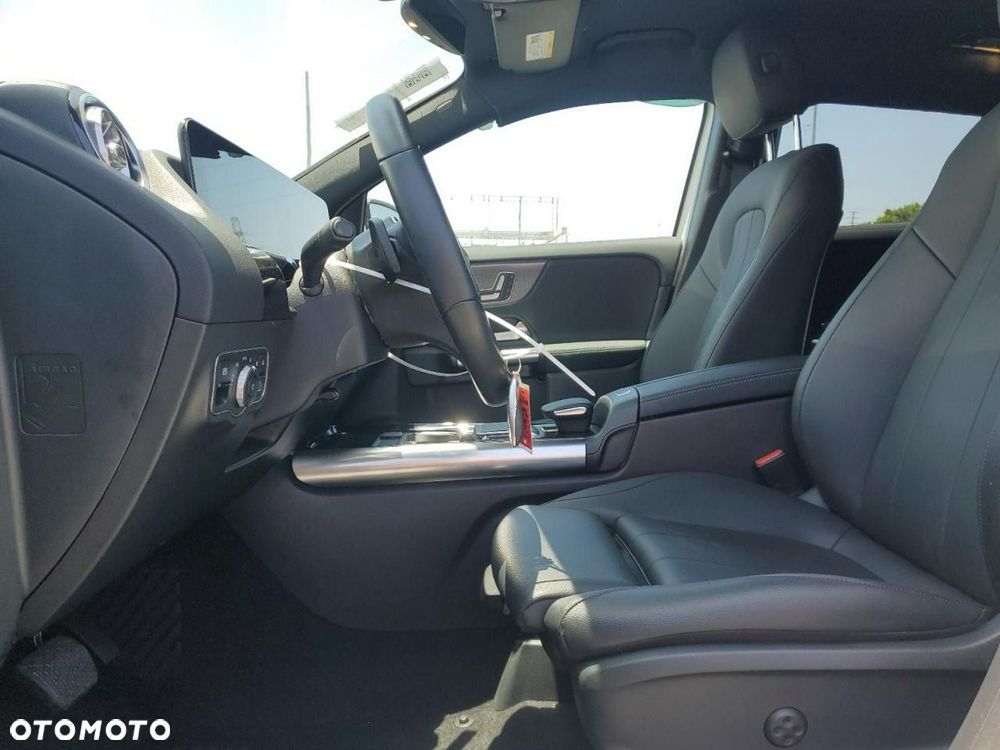 Mercedes-Benz GLA - 12