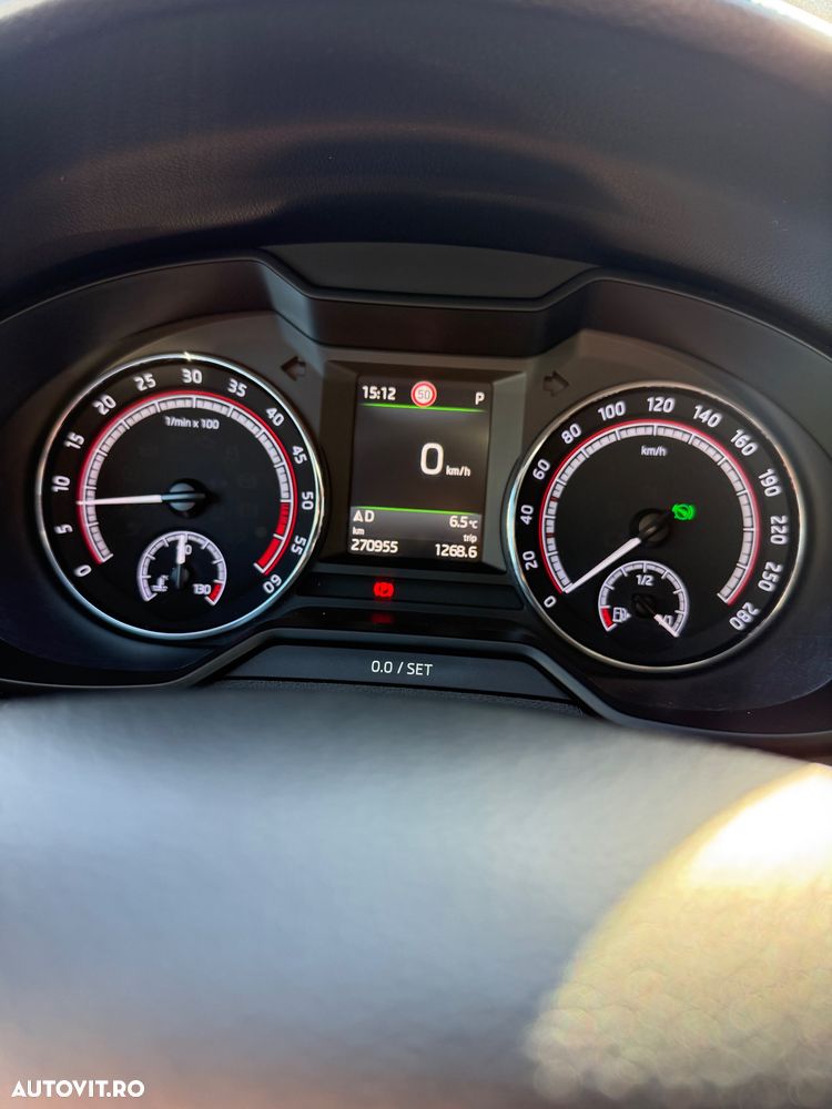 Skoda Octavia 2.0 TDI DSG RS - 12