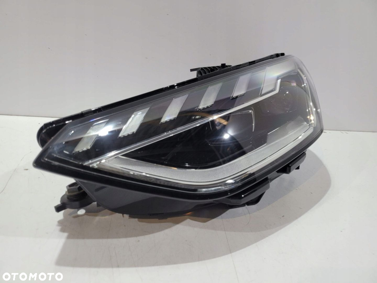 Audi A4 B9 Lift Lampa przednia MATRIX Lewa- 12864 - 2