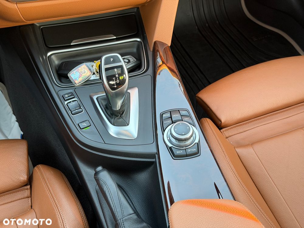 BMW Seria 3 328i Luxury Line - 29