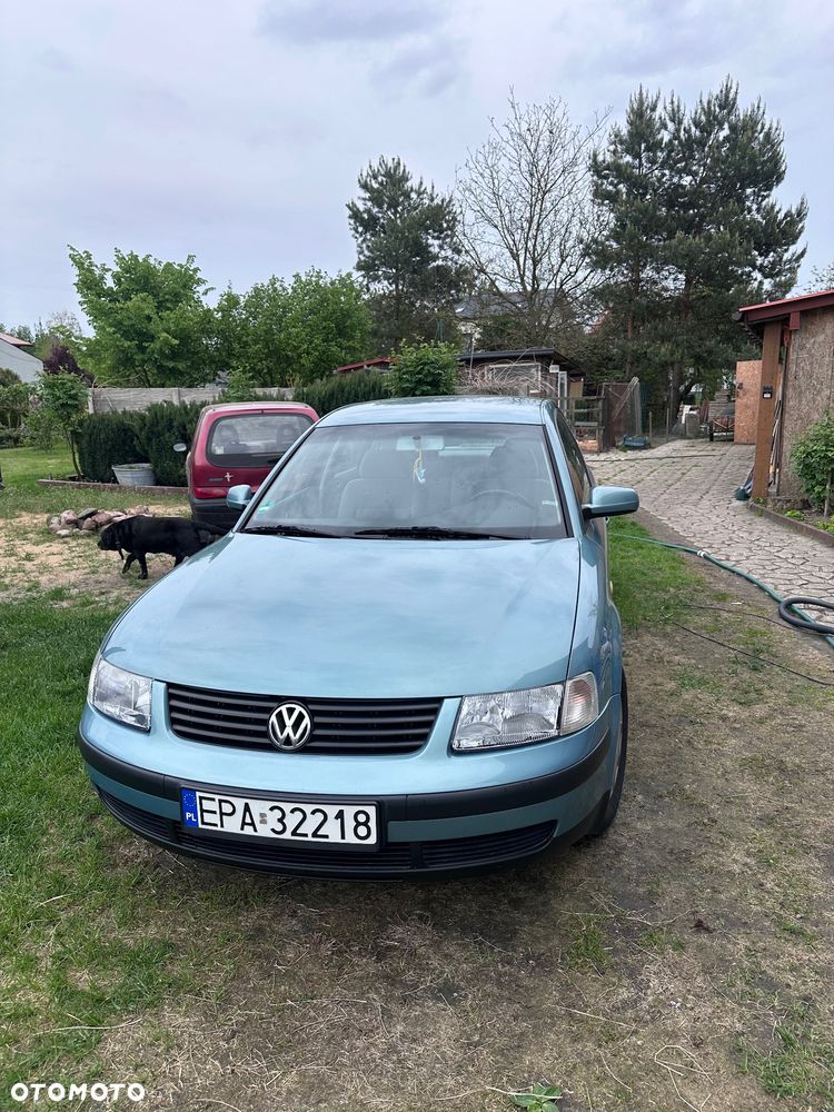Volkswagen Passat 1.6 Comfortline - 2