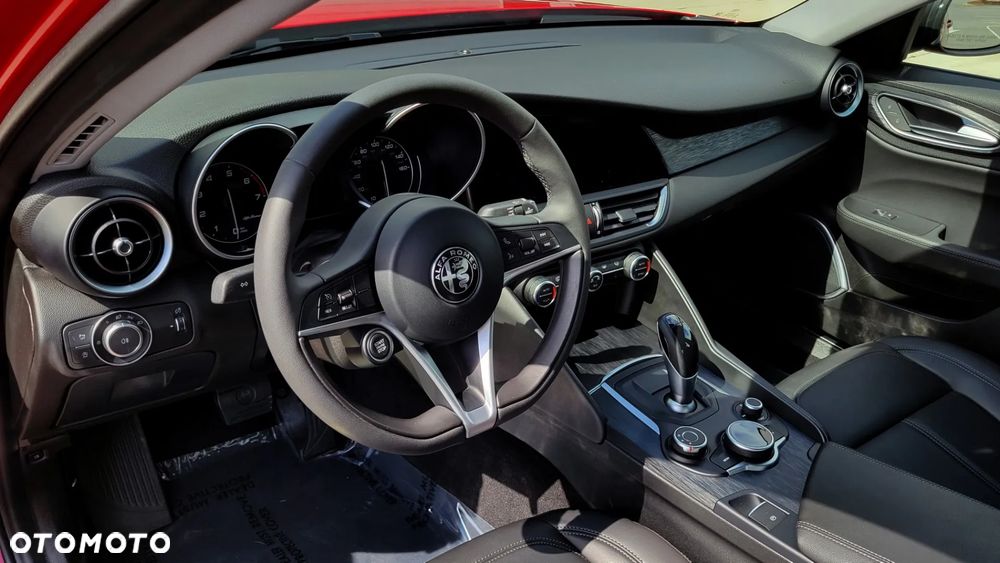 Alfa Romeo Giulia 2.0 Turbo 16V AT8-Q4 Ti - 24