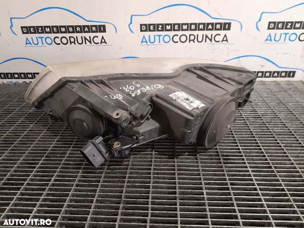 Far Dreapta Volkswagen Touareg facelift 2007 - 2010 SUV 4 Usi (993) Fara xenon - 3