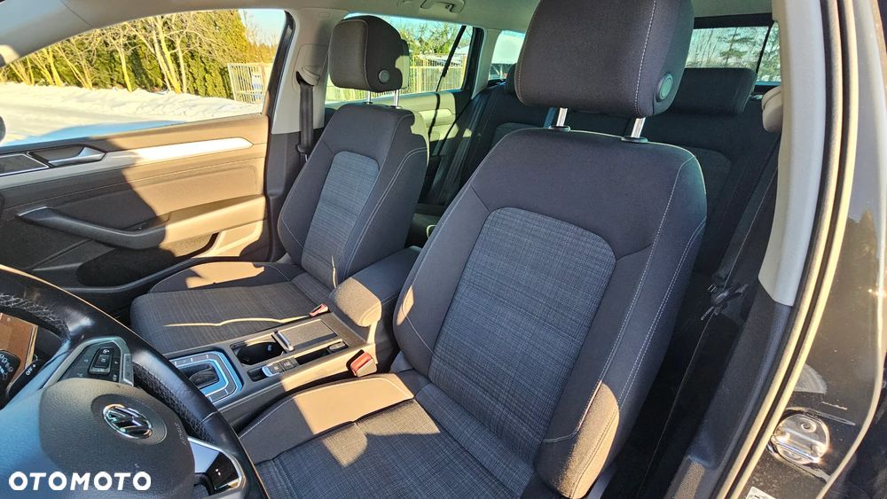 Volkswagen Passat - 19