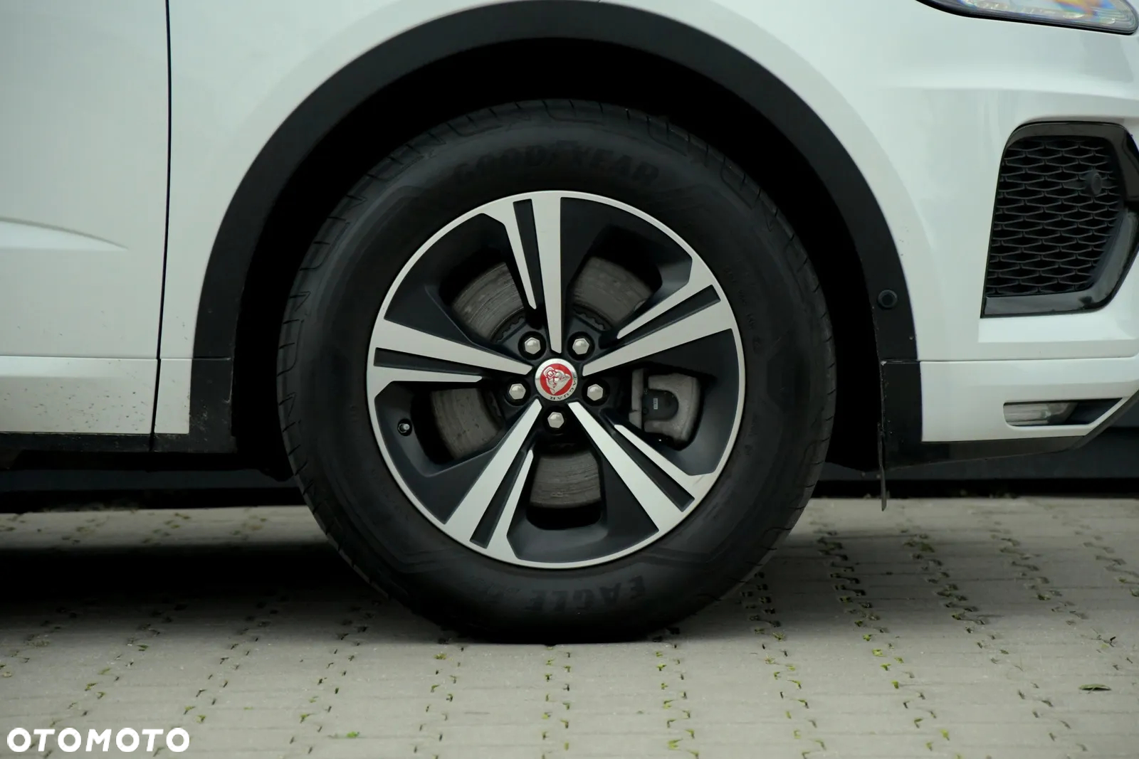 Jaguar E-Pace D200 AWD R-Dynamic S - 16