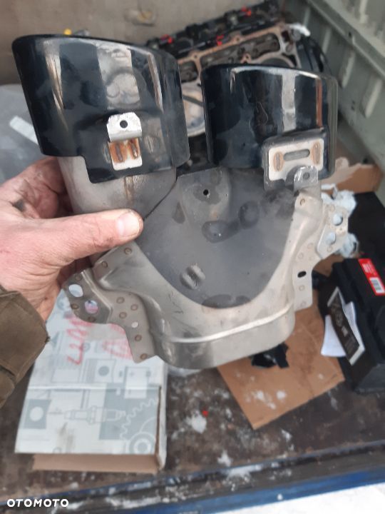 Końcówka wydechu Mercedes AMG GT 190 C-Klasa W205 AMG A0004901000 - 5