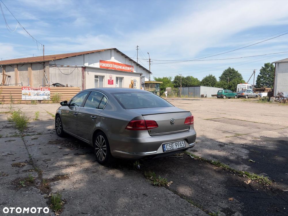 Volkswagen Passat - 4