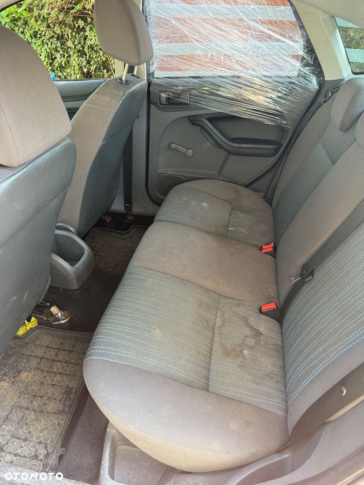 Ford Focus 1.6 Ambiente - 9