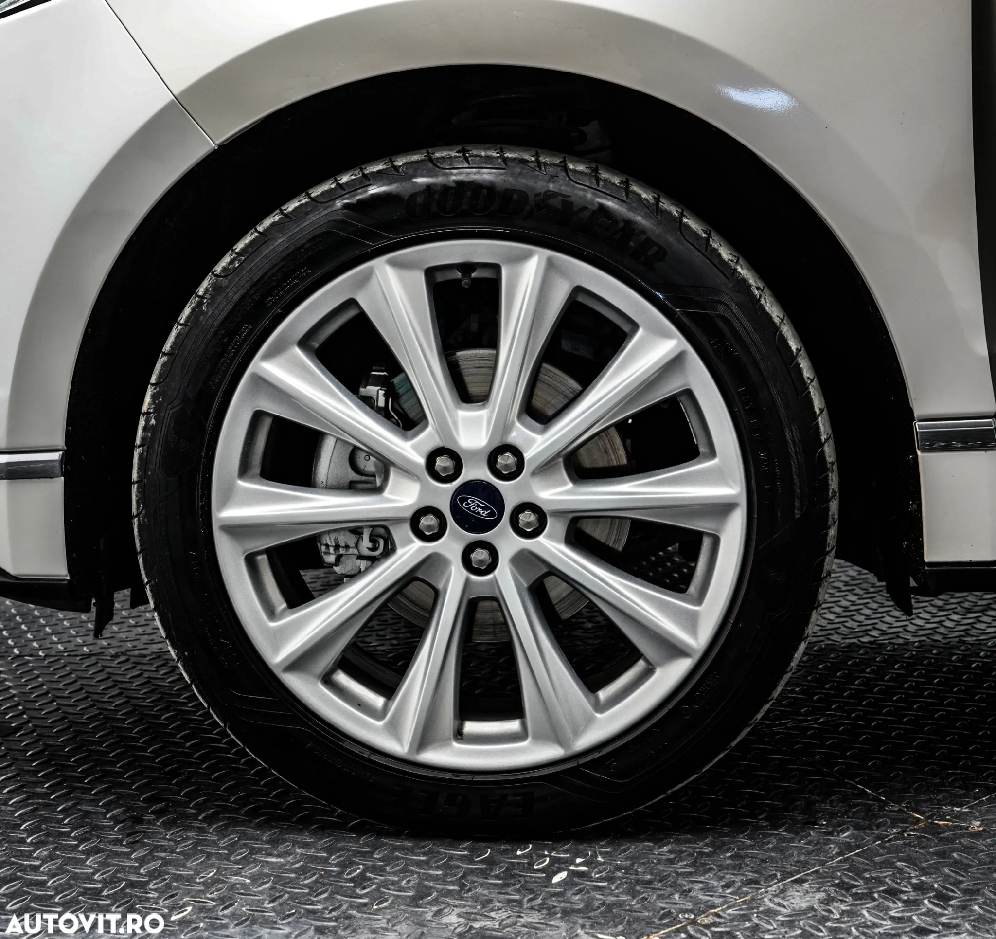 Ford Edge 2.0 TDCi Powershift Vignale - 26