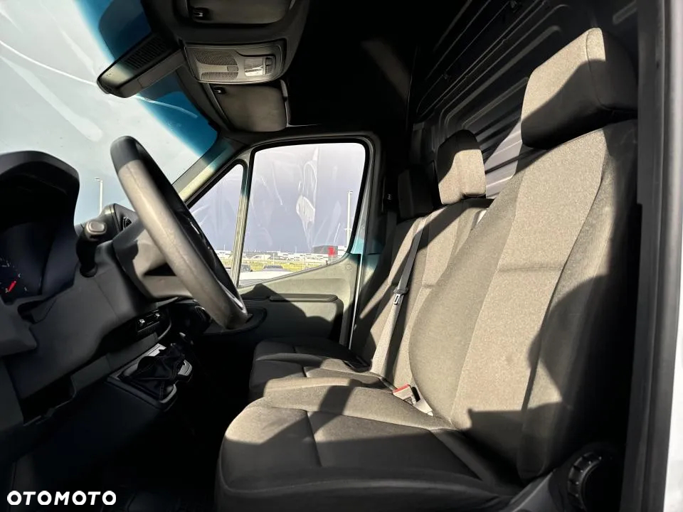Mercedes-Benz Sprinter - 12