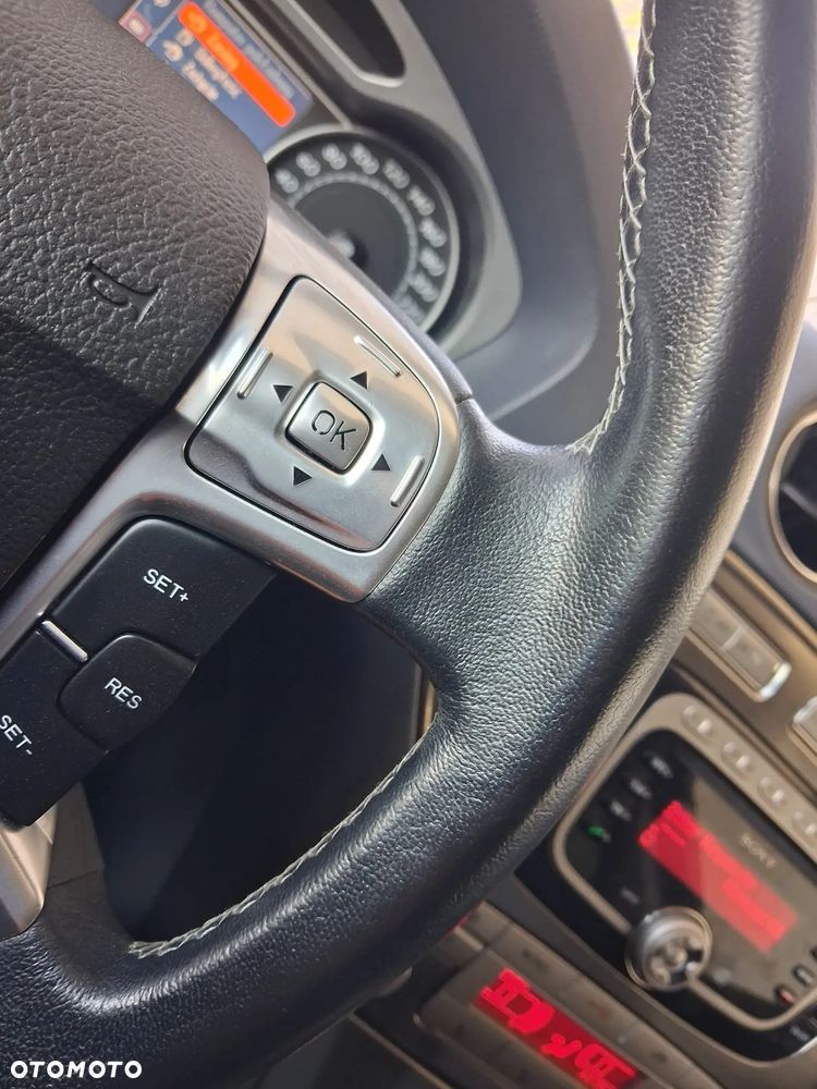 Ford Mondeo - 32