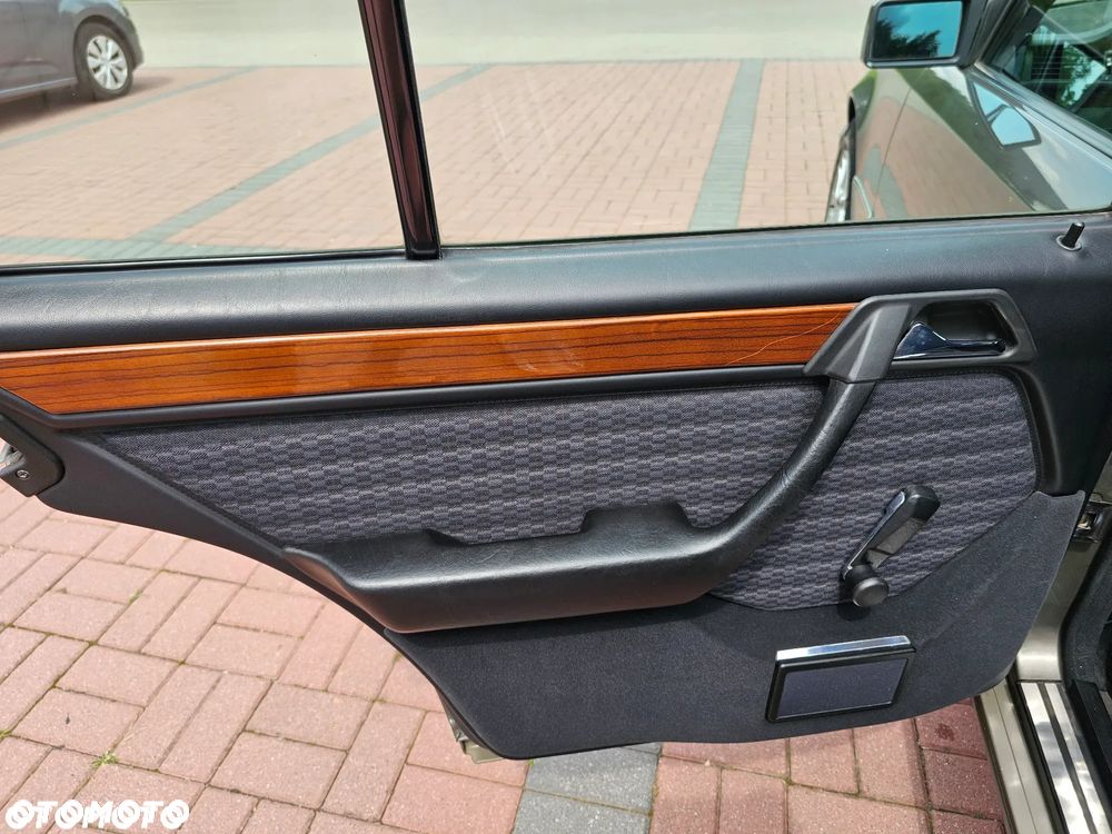 Mercedes-Benz W124 (1984-1993) ver-standard - 21