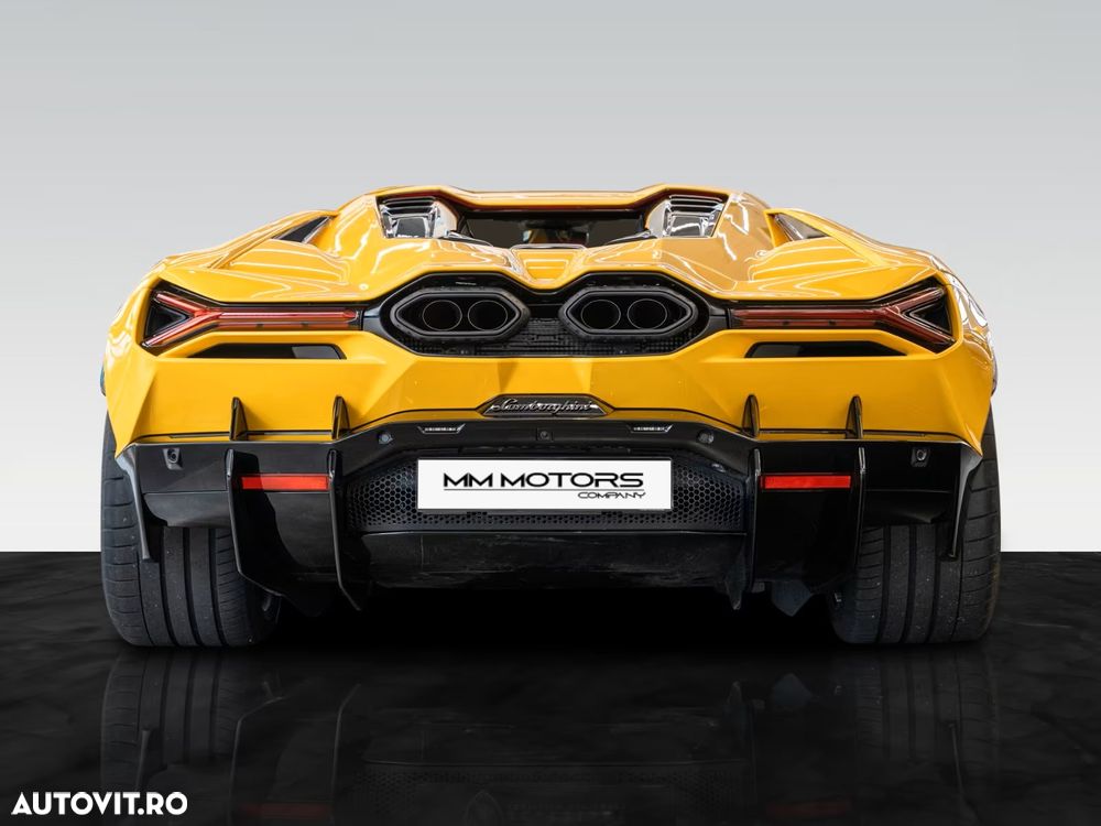 Lamborghini Revuelto - 12