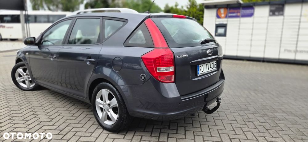 Kia Ceed 1.4 CVVT Dream-Team Edition - 11