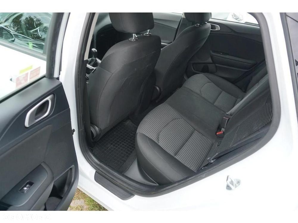 Kia Ceed - 25