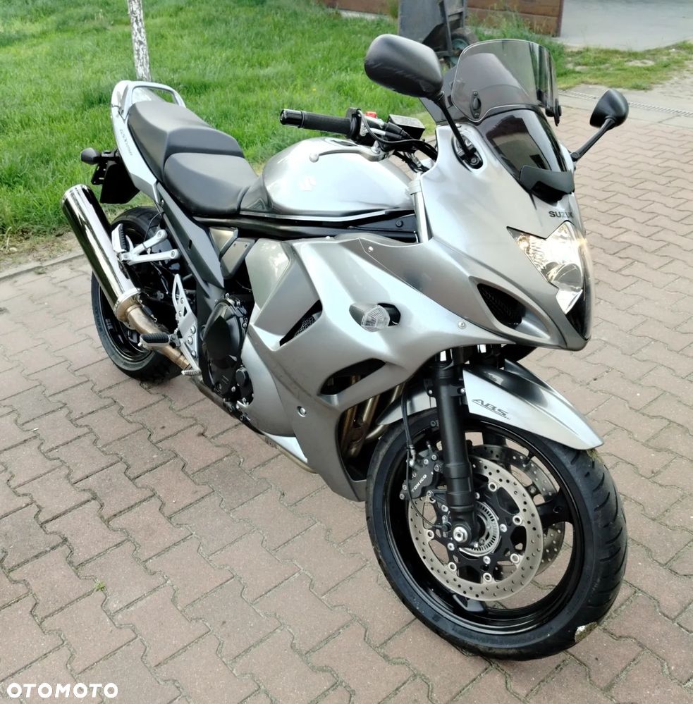 Suzuki GSX - 23