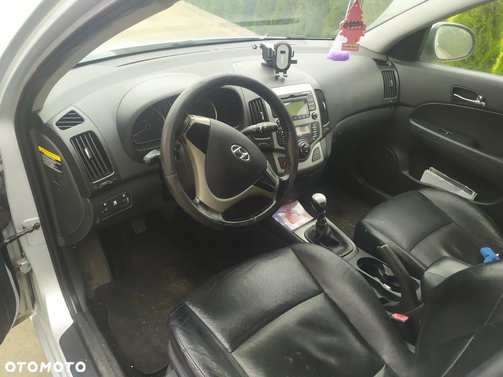 Hyundai i30 1.6 CRDI blue Classic - 3