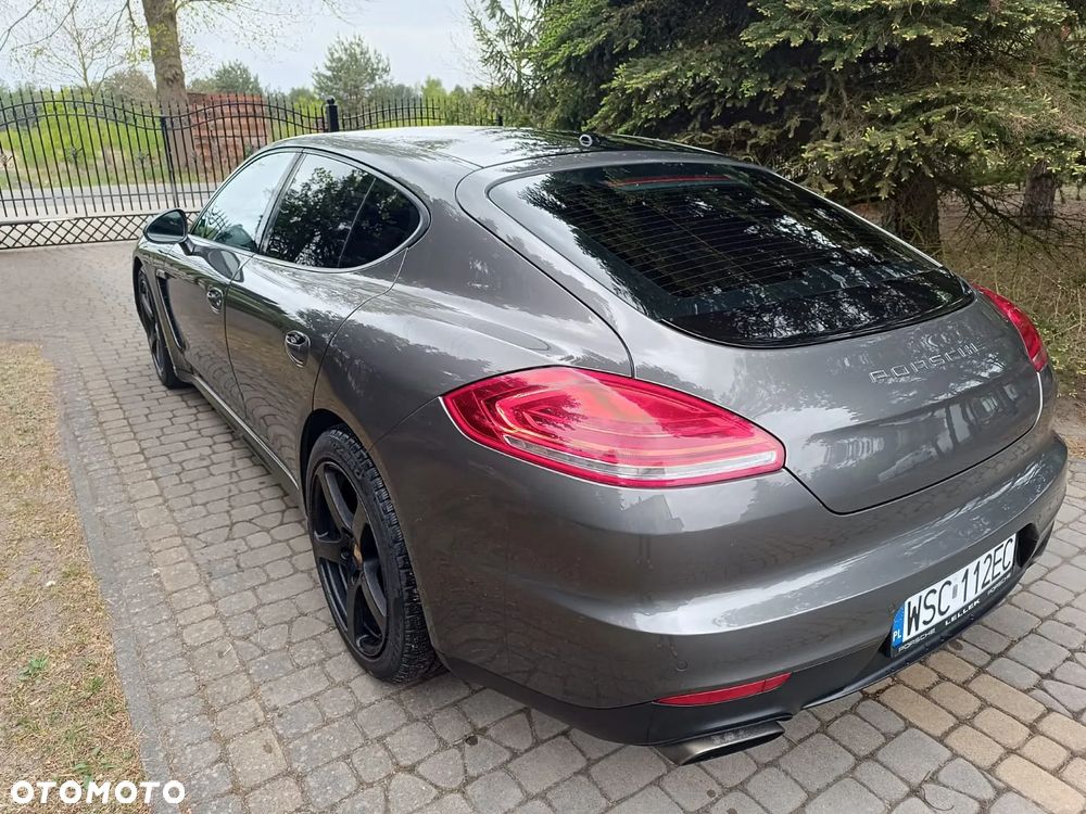 Porsche Panamera - 4