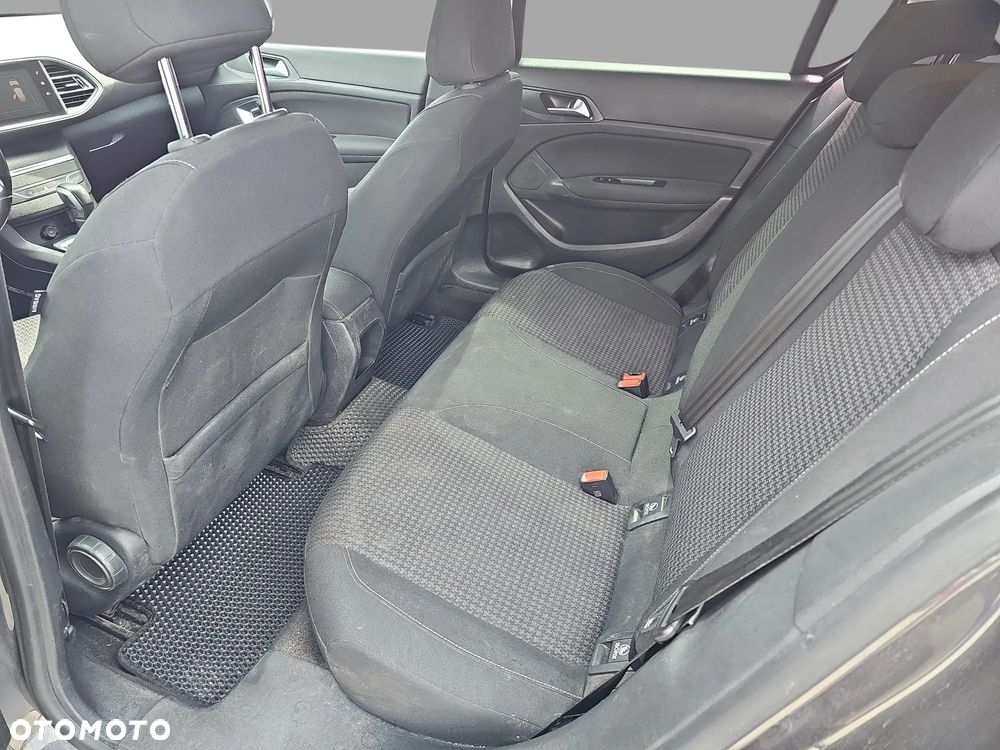 Peugeot 308 1.2 PureTech GPF Active Pack S&S EAT8 - 10