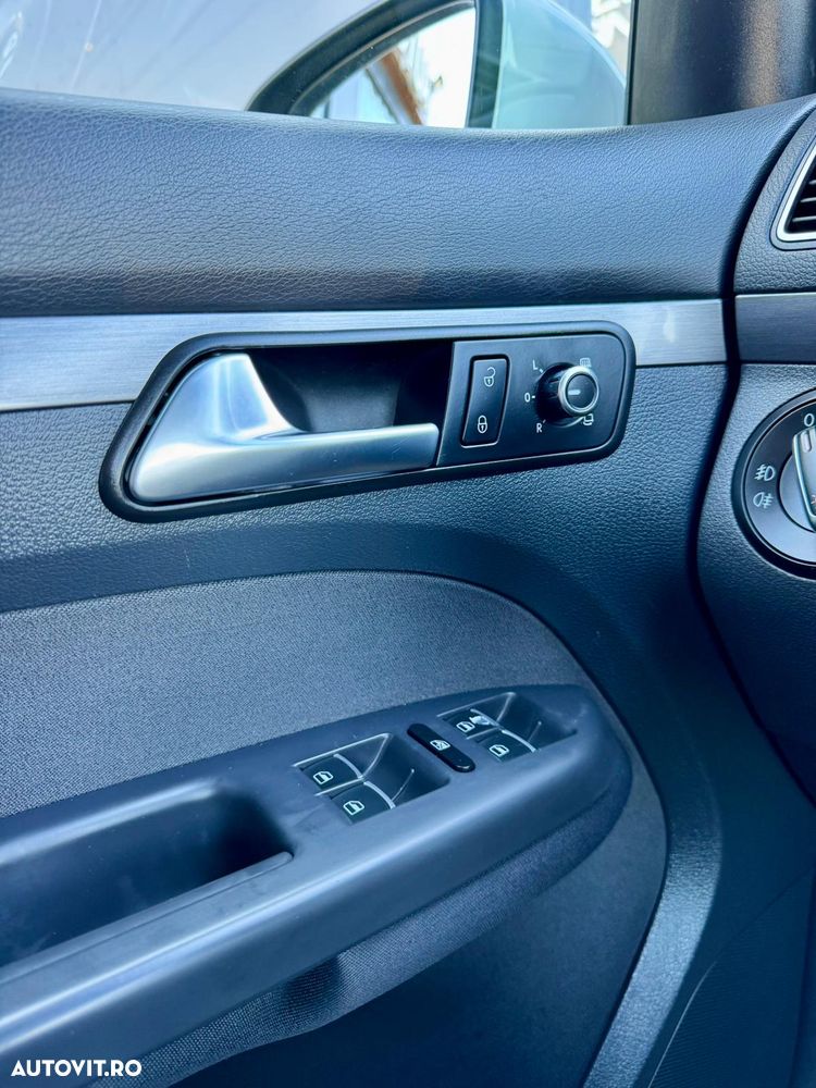 Volkswagen Touran 1.6 TDI DPF BlueMotion Technology Comfortline - 32