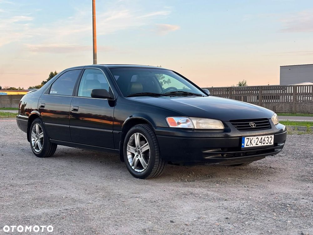 Toyota Camry - 1