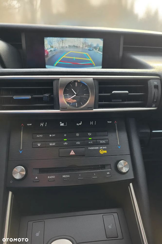 Lexus IS 200t / 300 Elegance - 3